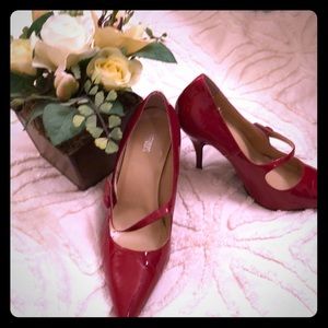 Red patent leather pumps